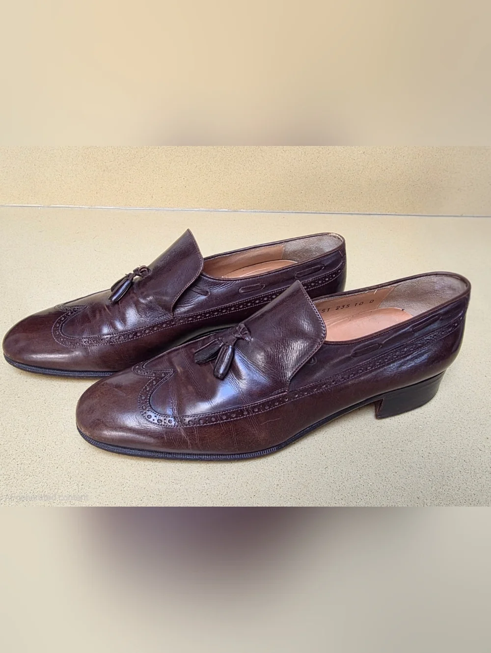 FERRAGAMO Italian Brown Leather Tassel Loafers, size 10, shoe tree included